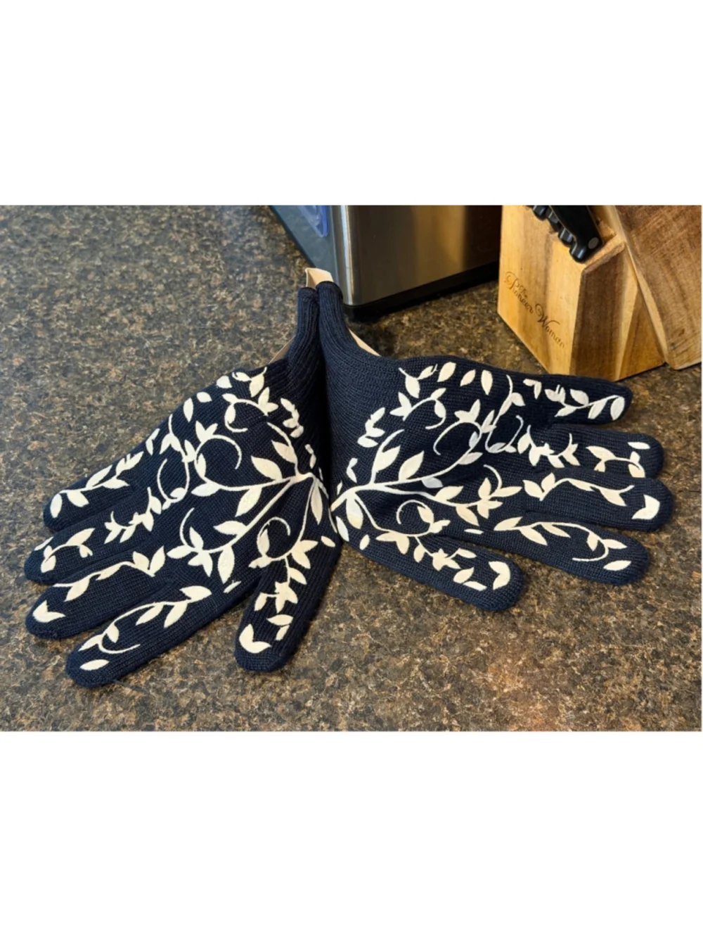 New Sur La Table Navy Floral Vine Oven Mitts Gloves